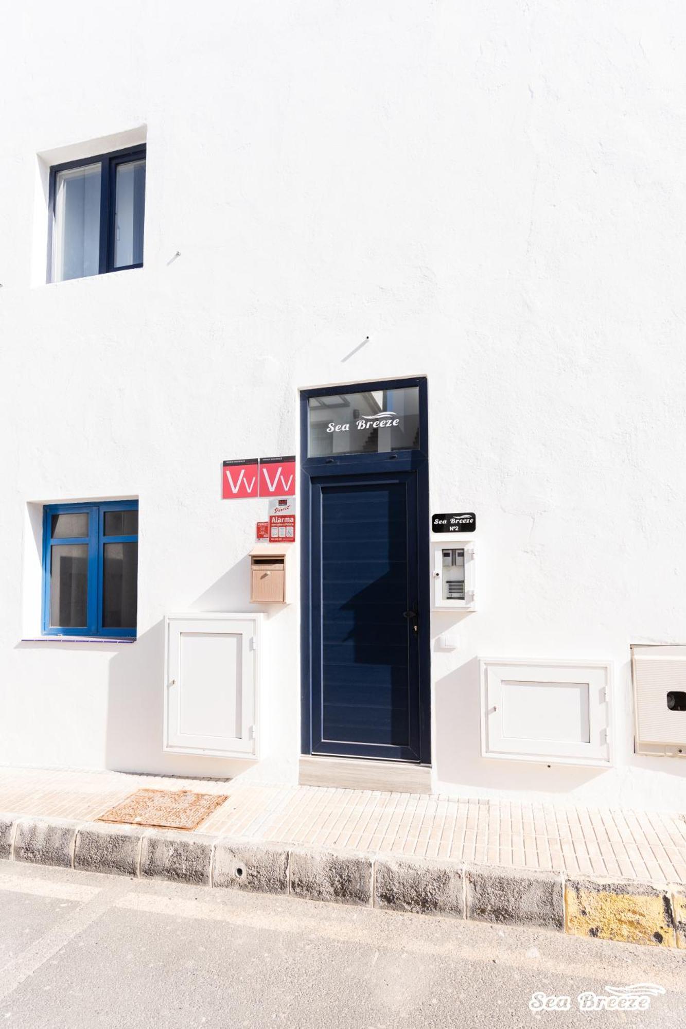 2 Apartments Sea Breeze Famara Esterno foto