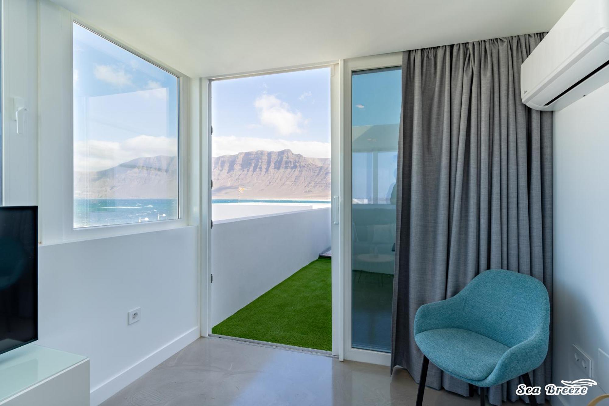 2 Apartments Sea Breeze Famara Esterno foto